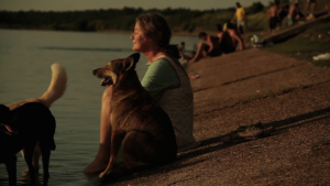 ESPECIE DE FAMILIA: UN DIÁLOGO CON LAURA CITARELLA Y VERÓNICA LLINÁS, DIRECTORAS DE LA MUJER DE LOS PERROS
