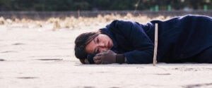 ESTRENOS INVISIBLES (05): BAMUI HAEBYUN-EOSEO HONJA / ON THE BEACH AT NIGHT ALONE