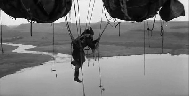 LA CASA DEL CINEASTA: UN CABALLO CON EL LOMO SOBRE LA TIERRA